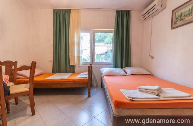Studio 4 i Leiligheter Kotaras, privat innkvartering i sted Risan, Montenegro